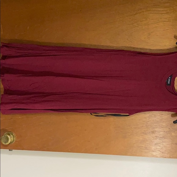 Red dress - Picture 1 of 3